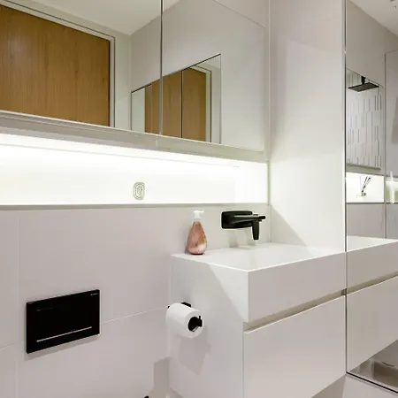 Modern Apartment & Rooms At Charing Cross London Exterior photo