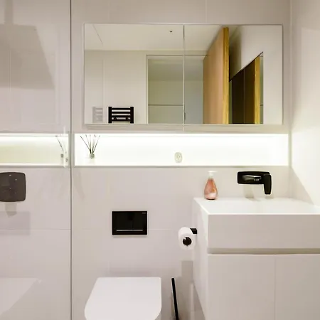 Modern Apartment & Rooms At Charing Cross London Exterior photo