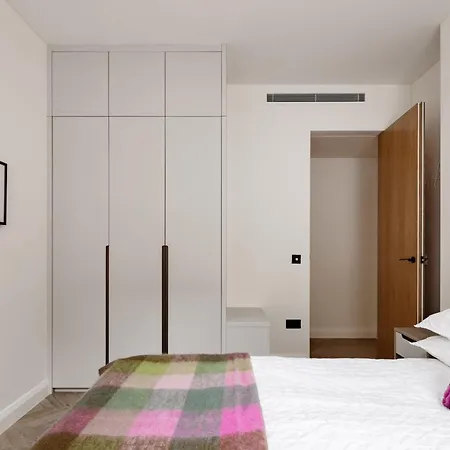 Modern Apartment & Rooms At Charing Cross London Exterior photo