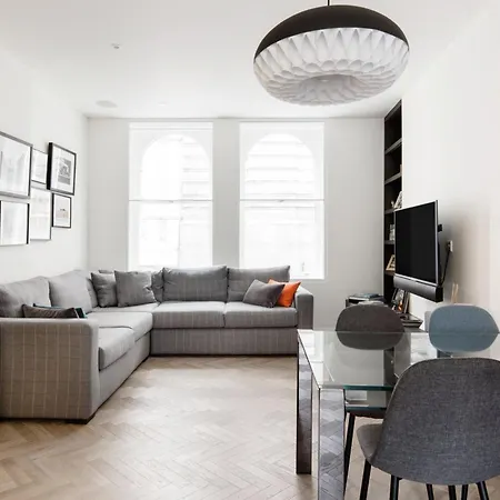 Modern Apartment & Rooms At Charing Cross London Exterior photo